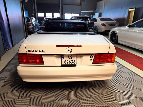 Mercedes-Benz SL 4 of 5