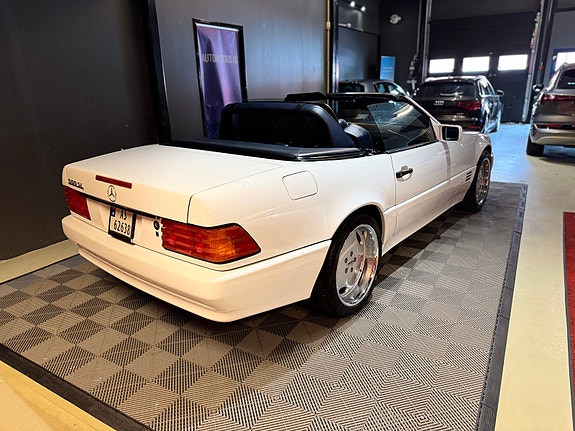 Mercedes-Benz SL 3 of 5