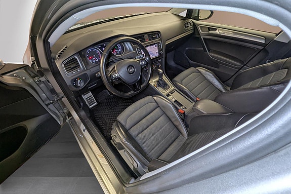 Volkswagen Golf Alltrack 12 of 30