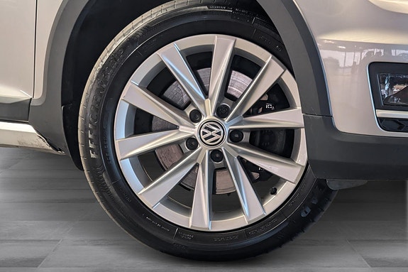 Volkswagen Golf Alltrack 2 of 30