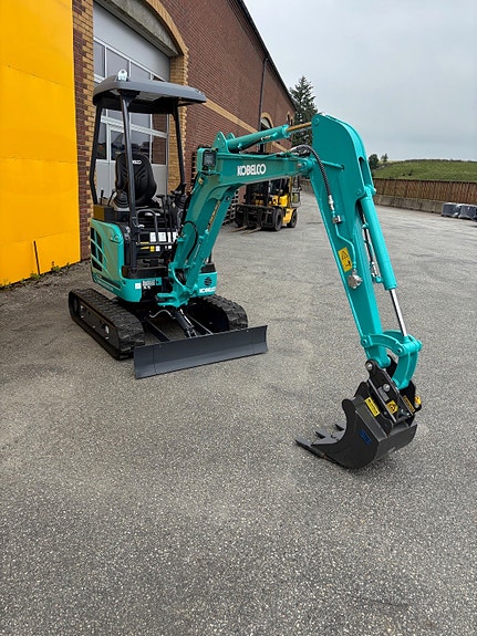 Kobelco SK17SR-3E Canopy 7 of 9