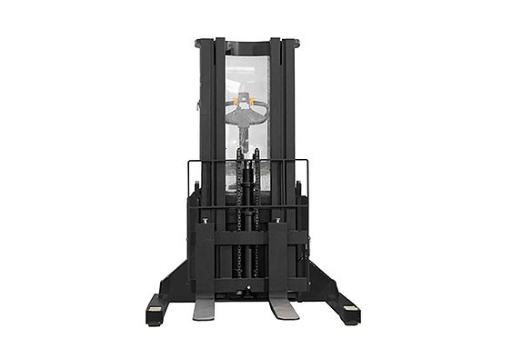 EP ES18-40WA - Elektrisk palle stabler med 1800 KG kapasitet og stor lysåpning (117 CM) mellom støtte bena. Perfekt for de som har behov for en stabler som gjør mer enn å bare flytte enkle paller. 3 of 5