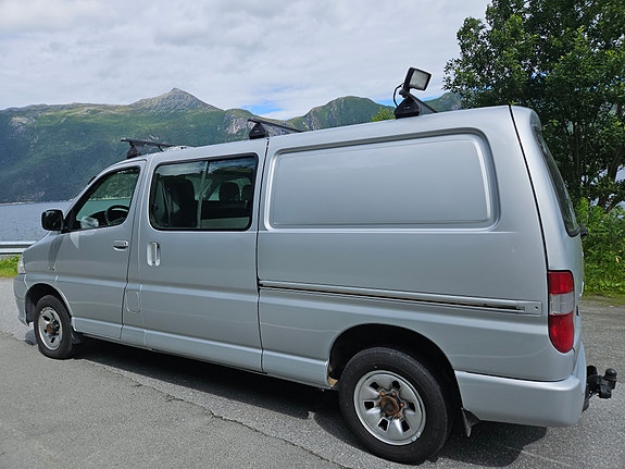 Toyota HiAce 3 of 5