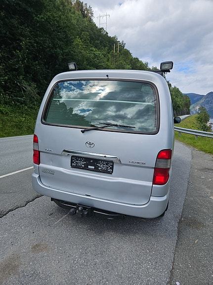 Toyota HiAce 5 of 5