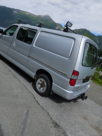 Toyota HiAce 2 of 5