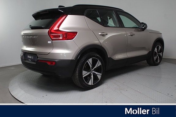 Volvo XC40 3 of 5