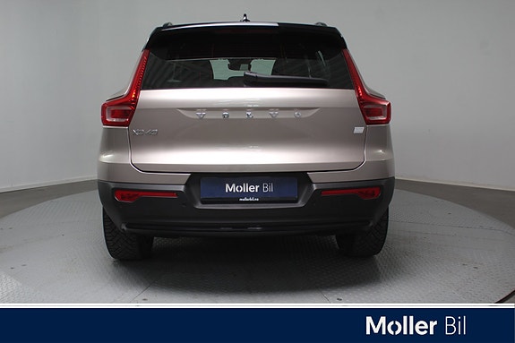 Volvo XC40 4 of 5
