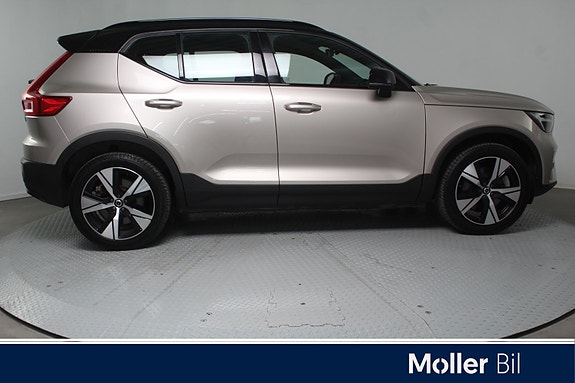Volvo XC40 2 of 5