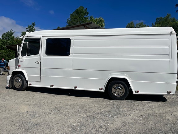 Mercedes-Benz 811 bobil 2 of 5