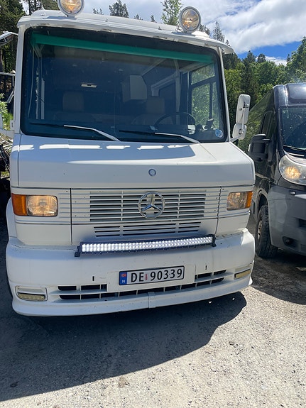 Mercedes-Benz 811 bobil 3 of 5