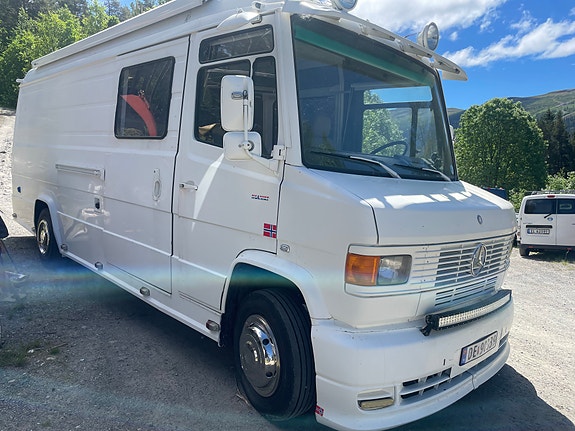 Mercedes-Benz 811 bobil 5 of 5