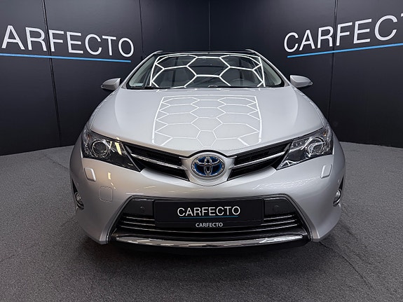 Toyota Auris 4 of 5
