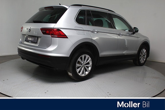 Volkswagen Tiguan 3 of 5