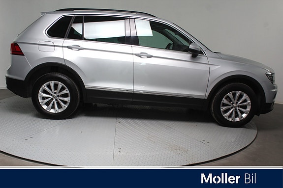 Volkswagen Tiguan 2 of 5