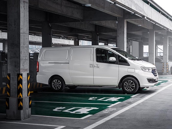 JAC M3EV 2 of 9