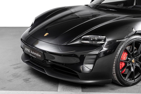 Porsche Taycan Sport Turismo 2 of 5