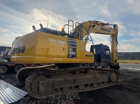 Komatsu PC290 2 of 5