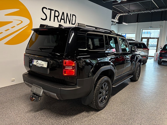 Toyota Land Cruiser 4 of 5