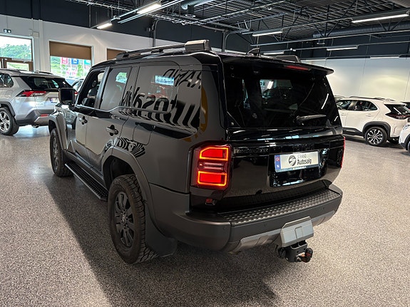 Toyota Land Cruiser 5 of 5