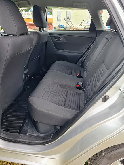 Toyota Auris 14 of 24