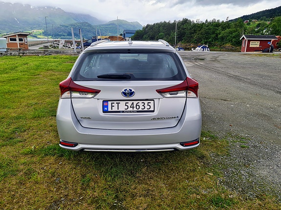 Toyota Auris 4 of 24