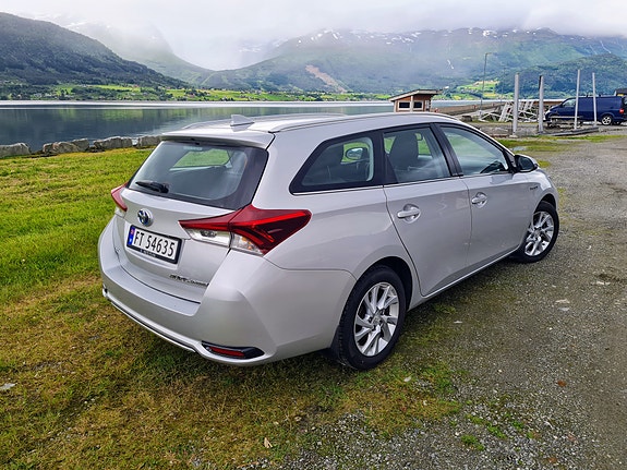 Toyota Auris 3 of 24