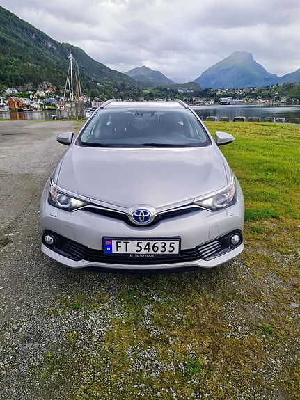 Toyota Auris 8 of 24