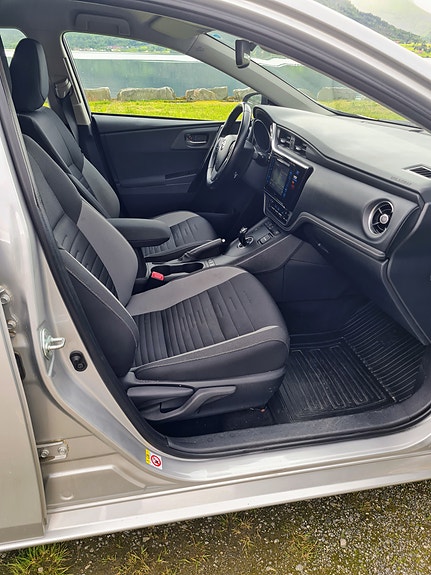 Toyota Auris 13 of 24