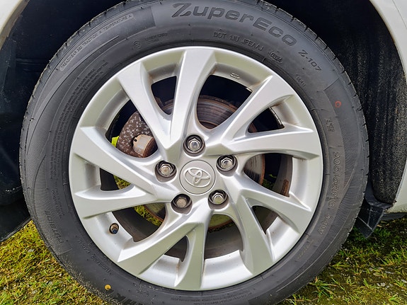 Toyota Auris 19 of 24