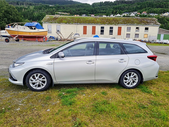 Toyota Auris 6 of 24