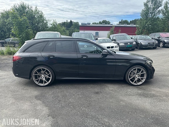 Mercedes-Benz C-Klasse 4 of 5