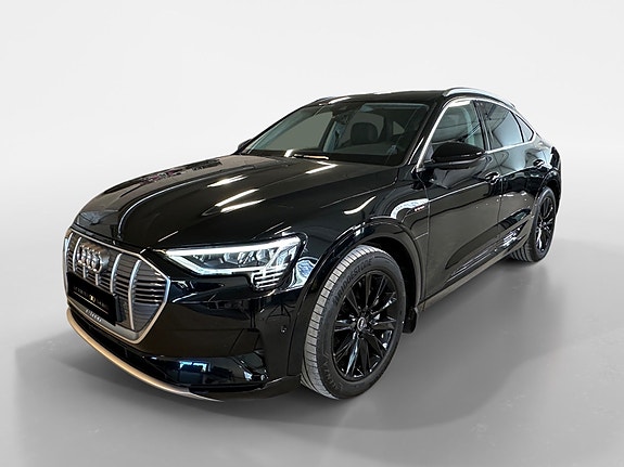 Audi e-tron Sportback 3 of 5