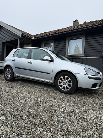 Volkswagen Golf V 5 of 5