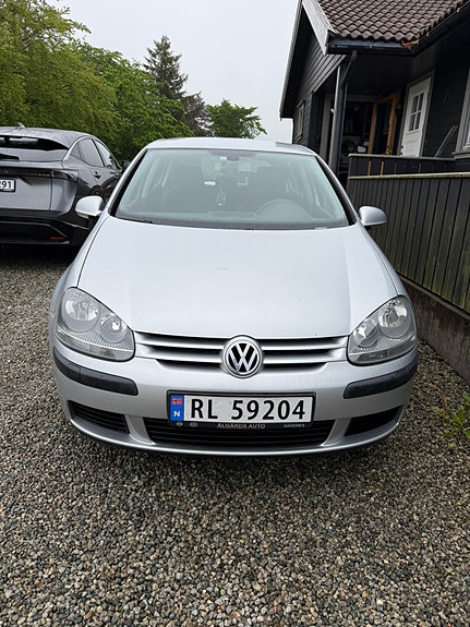 Volkswagen Golf V 2 of 5