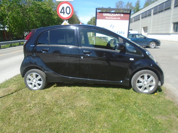 Peugeot iOn 2 of 5