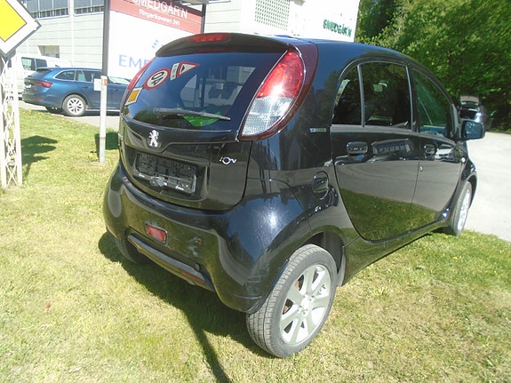 Peugeot iOn 3 of 5