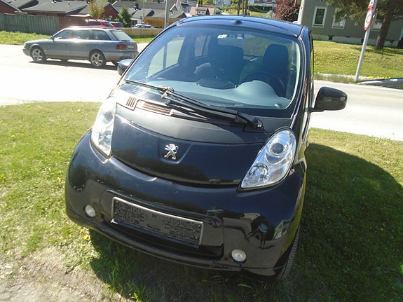 Peugeot iOn 8 of 14