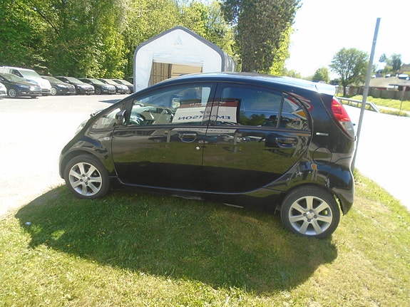 Peugeot iOn 6 of 14
