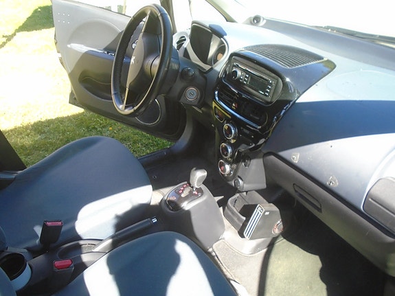 Peugeot iOn 13 of 14