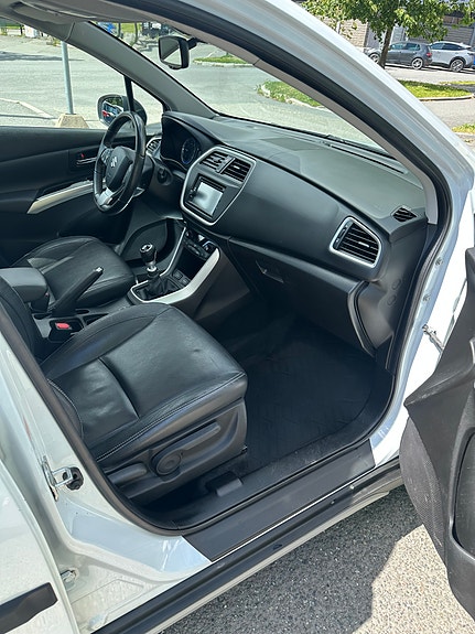 Suzuki SX4 S-Cross 25 of 28