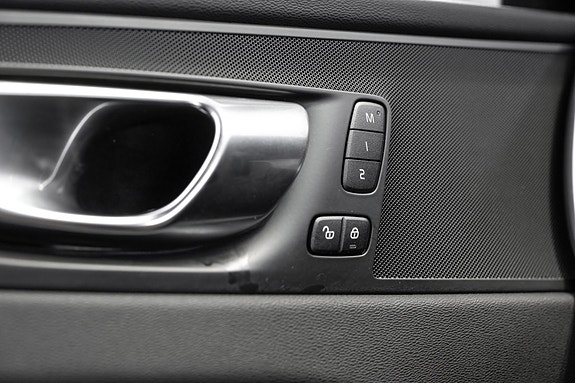 Volvo XC60 14 of 30