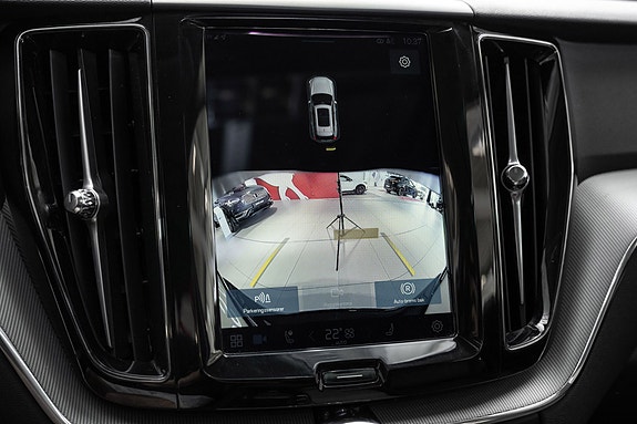 Volvo XC60 11 of 30
