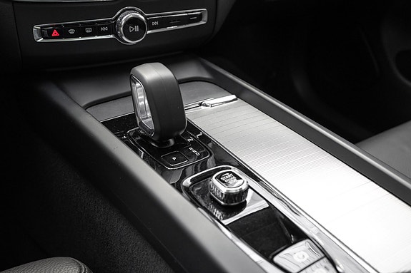 Volvo XC60 12 of 30