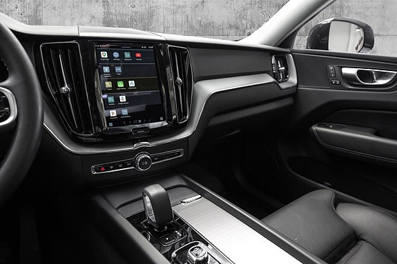 Volvo XC60 10 of 30