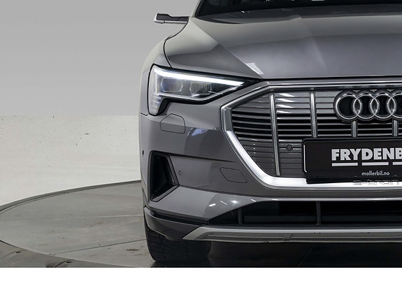 Audi e-tron Sportback 3 of 5