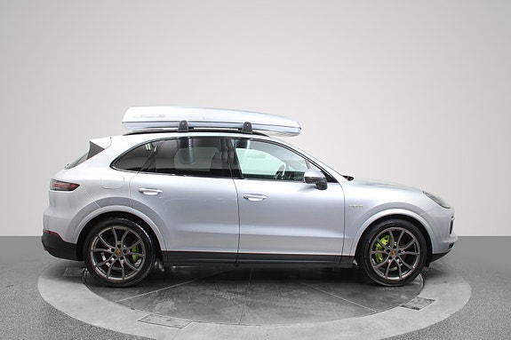 Porsche Cayenne 4 of 5
