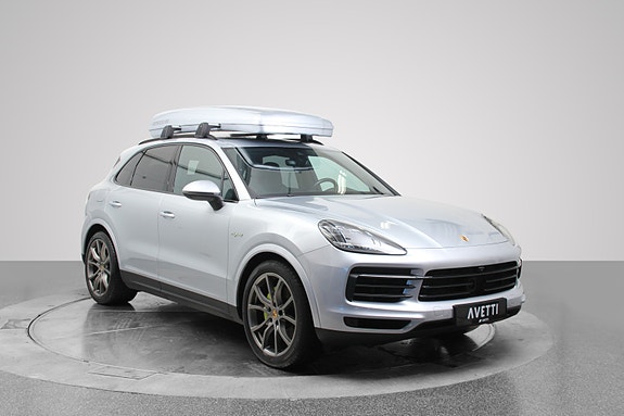 Porsche Cayenne 3 of 5
