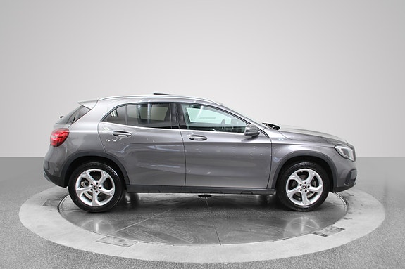 Mercedes-Benz GLA 4 of 5