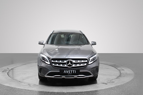Mercedes-Benz GLA 2 of 5