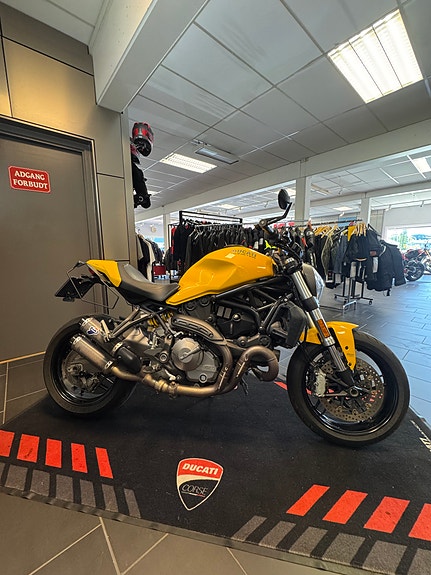 Ducati Monster 821 4 of 5